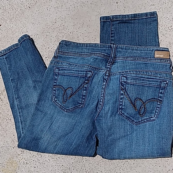 Junior jean shorts size 9 - Picture 2 of 8